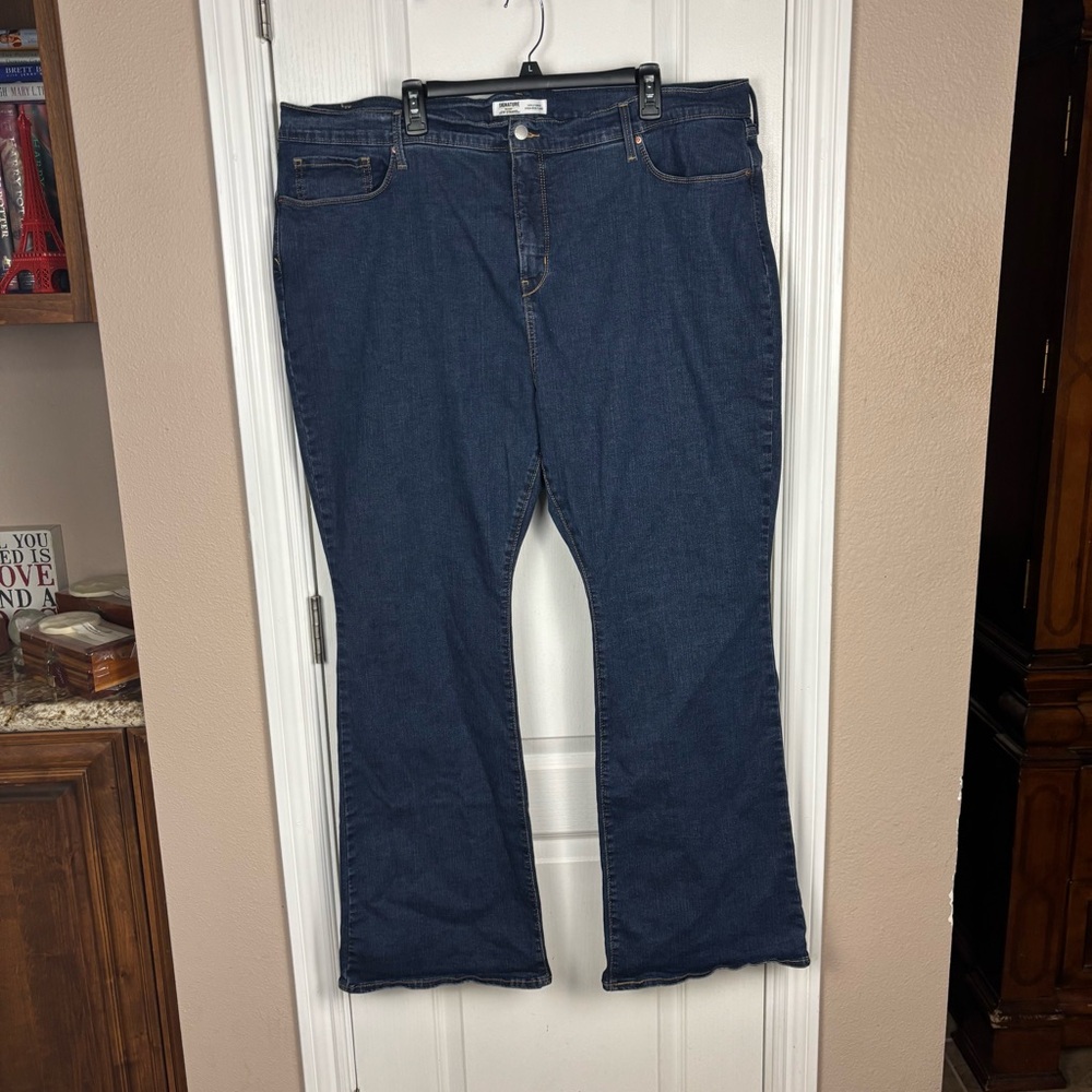 Signature by Levi Strauss Women's Stretch Dark Blue Flare Jeans 24M W37 L32